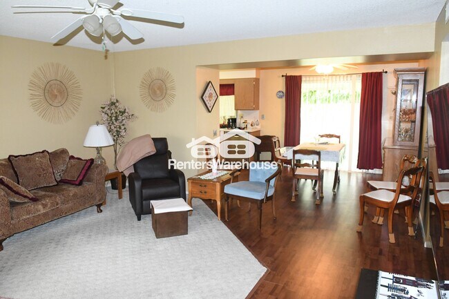 Foto del edificio - 10005 W Pleasant Valley Rd