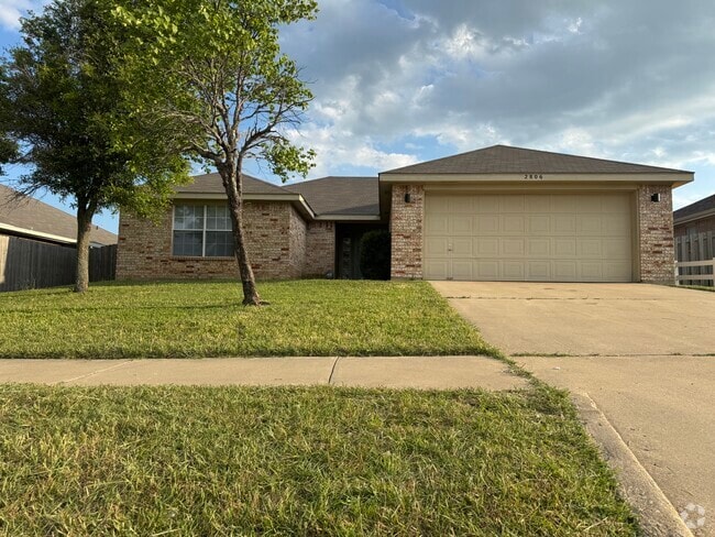 Building Photo - 2806 Maria Dr