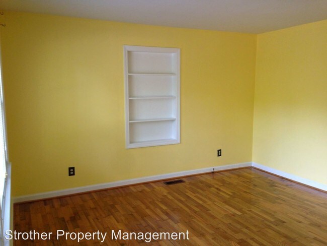 Building Photo - 1021 Hemlock Dr