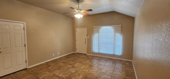 Building Photo - Lovely 2 Bed/2 Bath Duplex in Trimmier Est...
