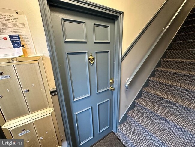 Building Photo - 256 N Thomas St