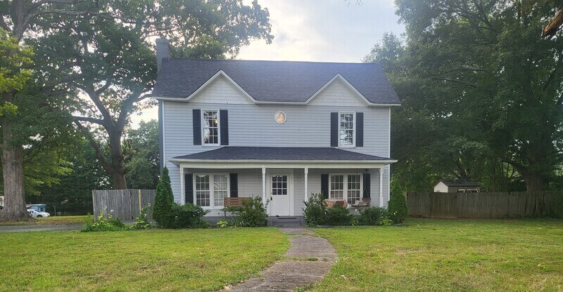 Primary Photo - 659 N Main St