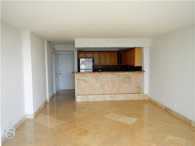 Building Photo - 300 Bayview Dr