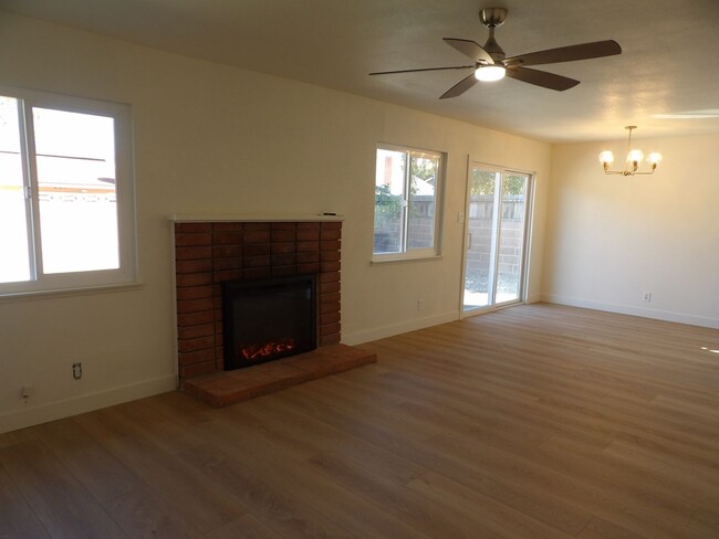 Foto del edificio - 4bd/2ba South Side Home