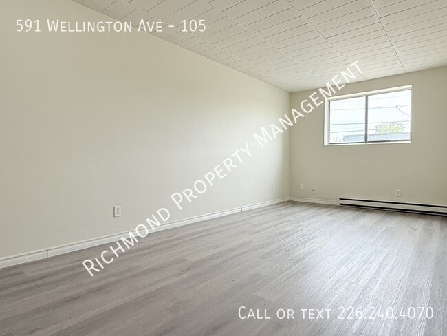Building Photo - 591 Wellington Ave