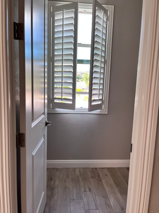 Armario - 118 Nine Mile Creek Dr