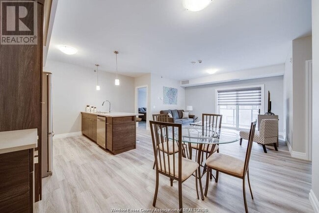 Photo du bâtiment - 728 Brownstone Dr