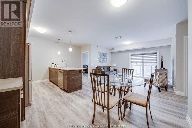 Photo du bâtiment - 728 Brownstone Dr