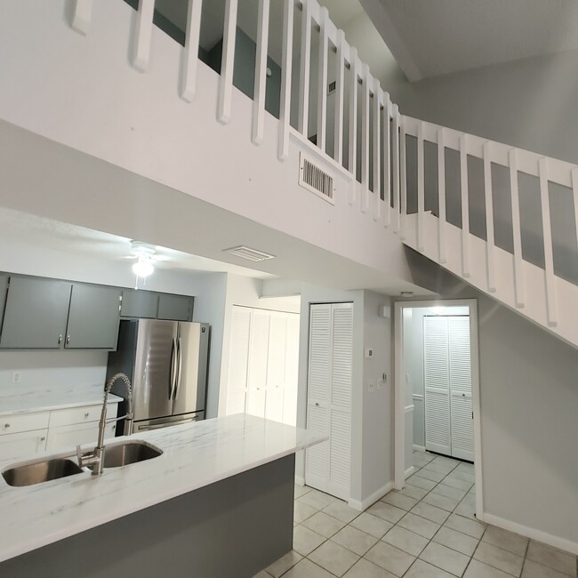 Foto del edificio - 8927 Somerset Blvd