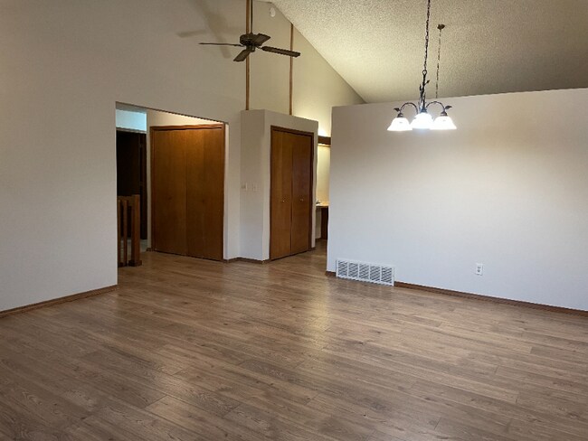 Building Photo - 8335 Snapdragon Dr