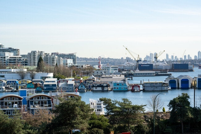 Building Photo - 755 Harbourside Dr