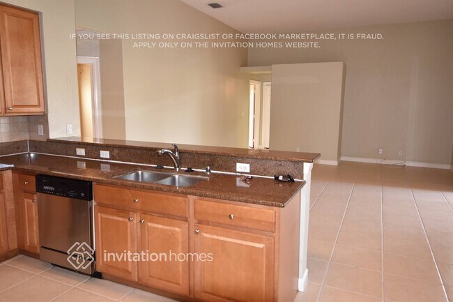 Foto del edificio - 6469 Bay Island Ct