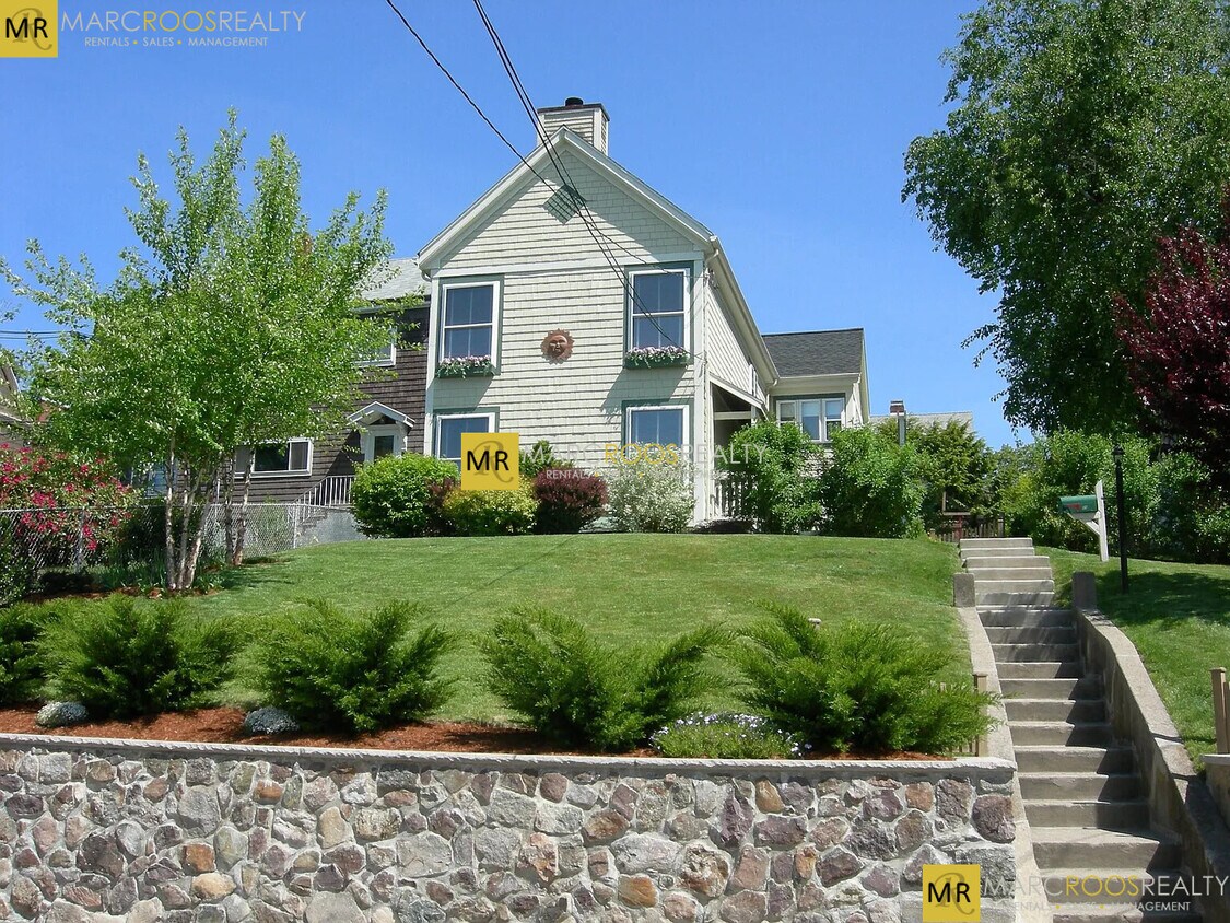 Primary Photo - 89 Gladstone St
