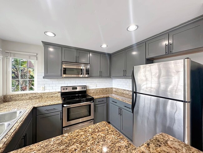 Building Photo - Beautiful 2BD/2BA Condo in North Park W/ C...