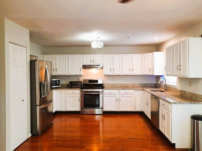 Building Photo - Rarely Available EOG Townhouse in Owings M...