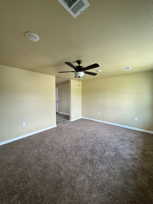 Building Photo - Newly Remodeled 3 Bed / 1 Bath in Truman