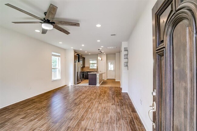 Building Photo - 14215 McCoy Lp