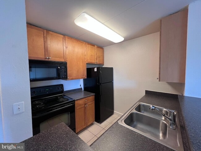 Building Photo - 75 S Reynolds St