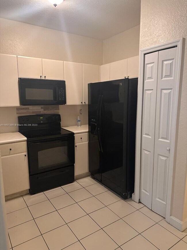 Foto del edificio - 2460 SE 16th Terrace
