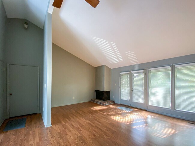 Foto del edificio - Top Floor Two Bedroom at The Oaks