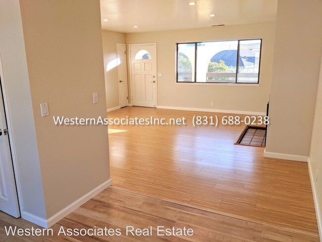 Building Photo - 2 br, 1 bath House - 114 Lloyd Court