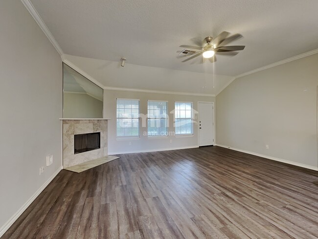 Building Photo - 11907 Santa Fe Trl