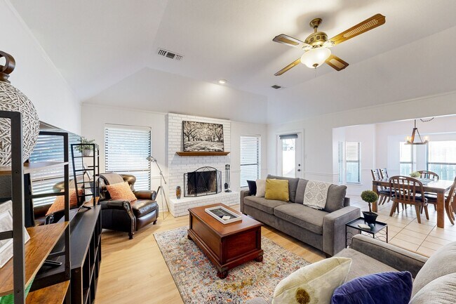 Foto del edificio - 941 Lakeridge Dr