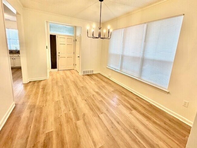 Building Photo - Spacious updated Cordova Townhome Available!
