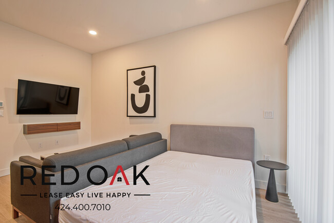Foto del edificio - 1 Month Free Move-in Special! Fully Furnis...