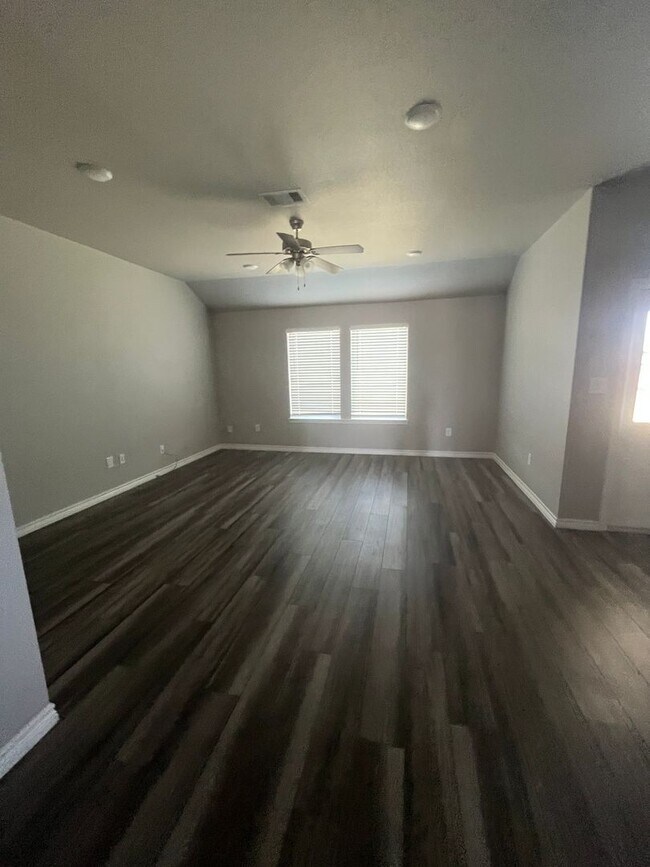 Foto del edificio - New Home For Rent