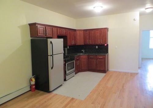 Foto principal - 196 Utica Ave