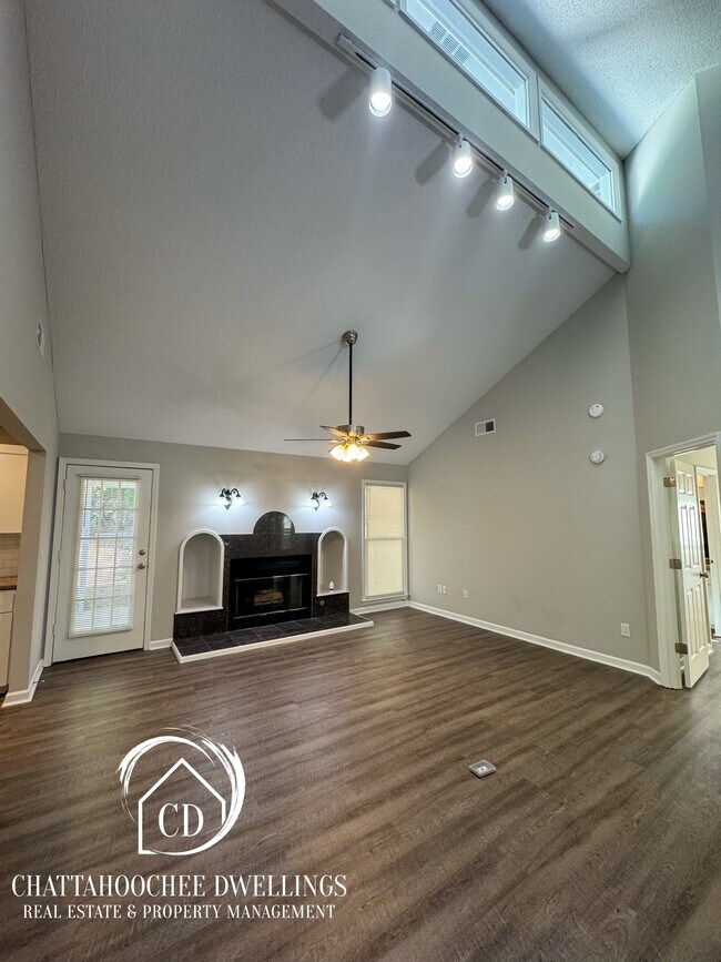 Building Photo - 4571 Mayo Dr