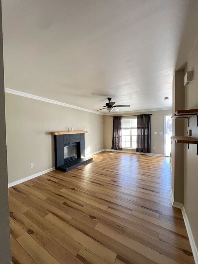 Building Photo - Cozy 3-Bedroom, 4-Bathroom Home in Saint L...