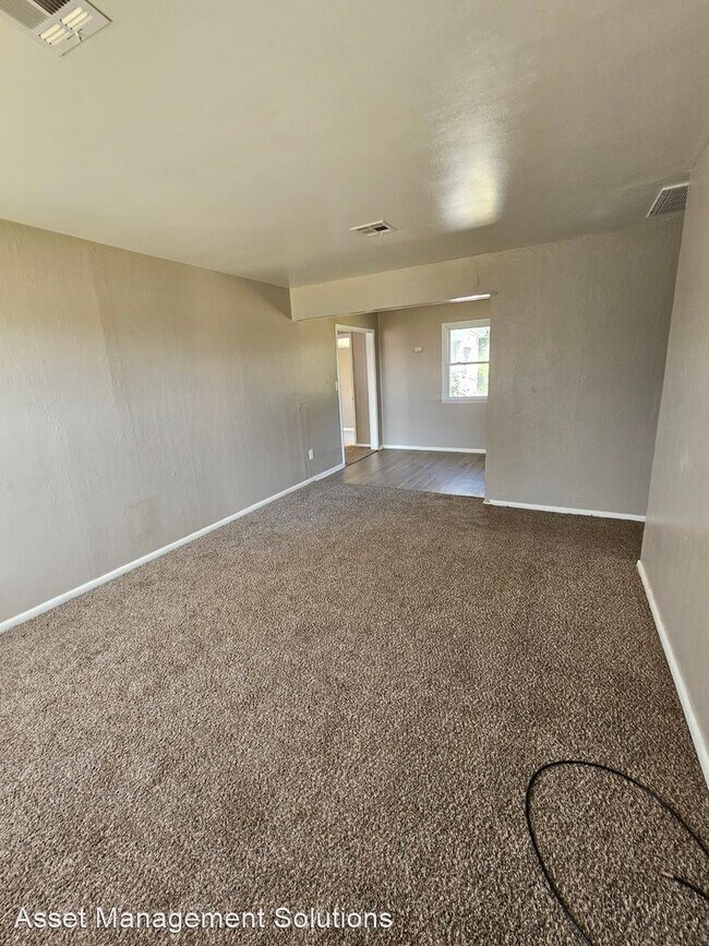 Building Photo - 4 br, 1 bath House - 4433 SE 41st st