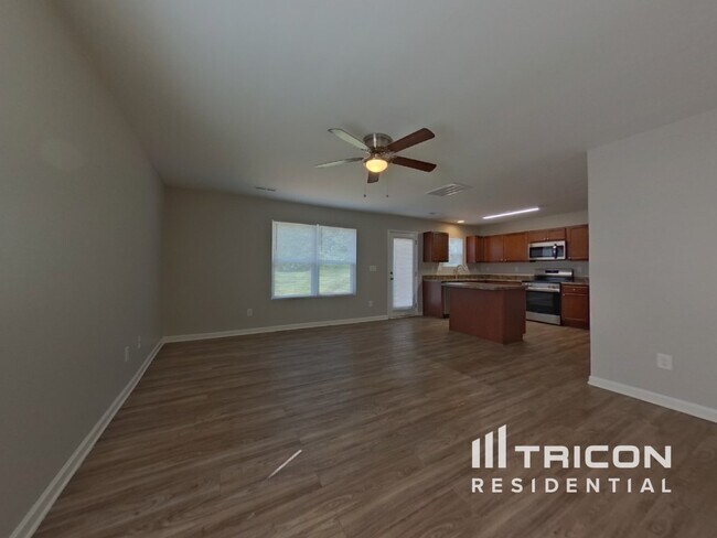 Building Photo - 5819 Hewitt Dr
