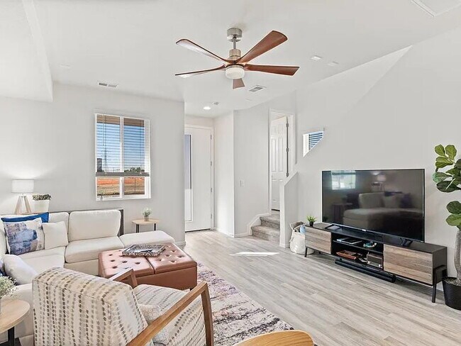 Foto del edificio - Stunning 3 bedroom, 2.5 bathroom home. New...