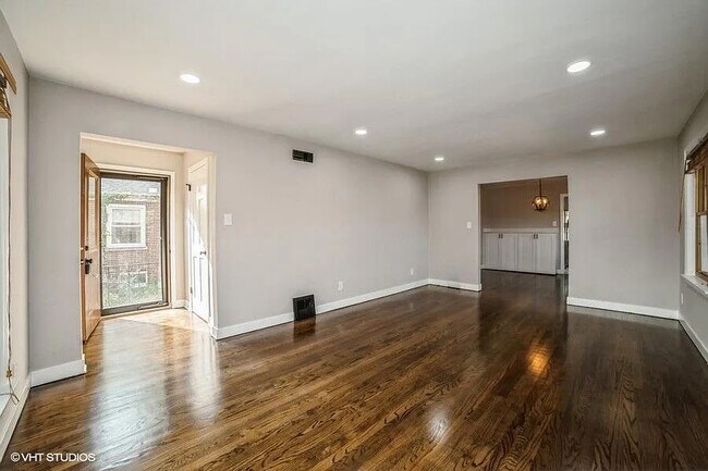Foto del edificio - 325 Fairbanks Pl