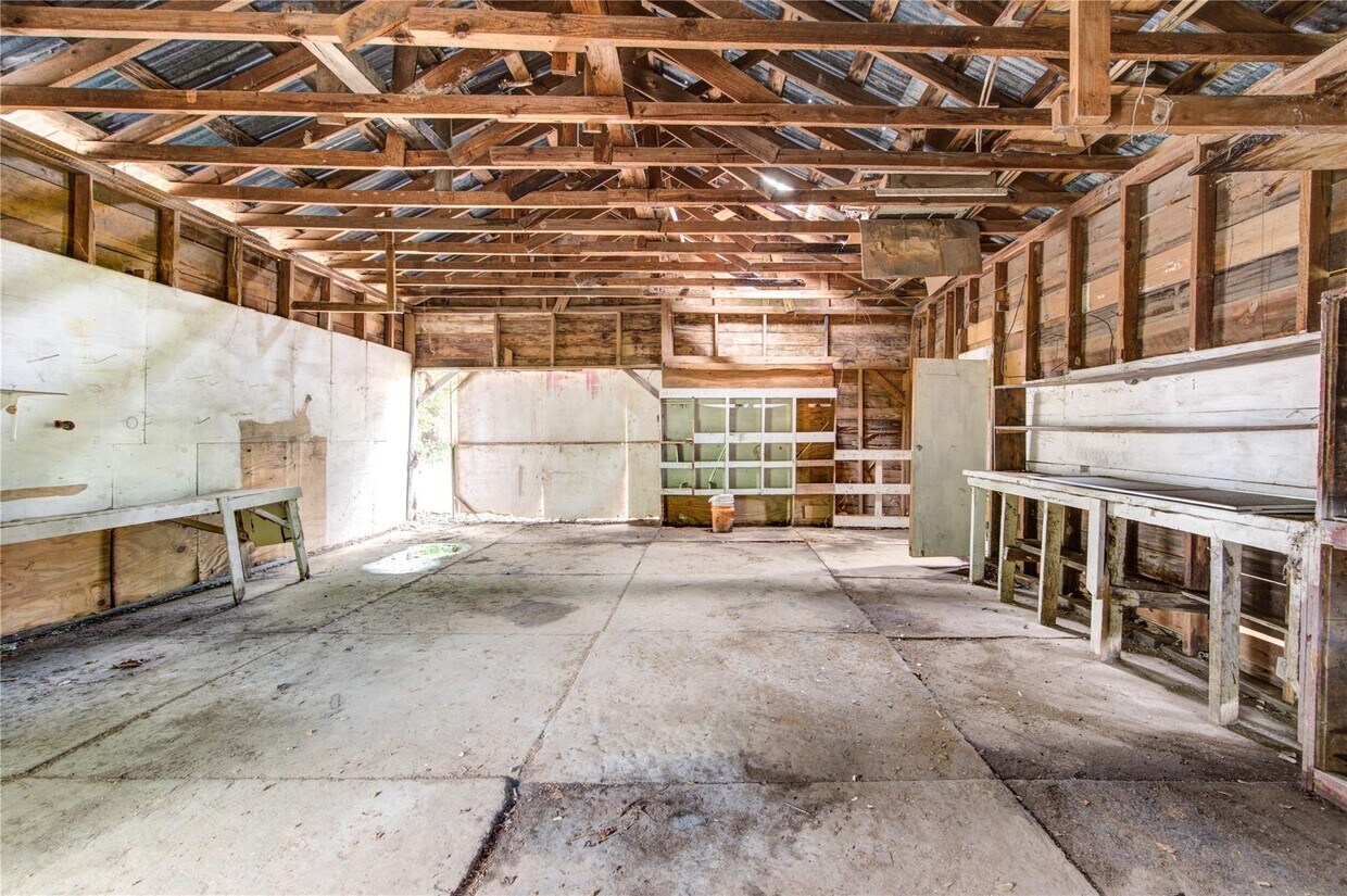 Building Photo - 808 TX-393 Loop