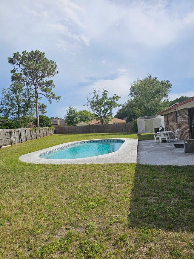 Building Photo - 6523 Diamond Leaf Ct S