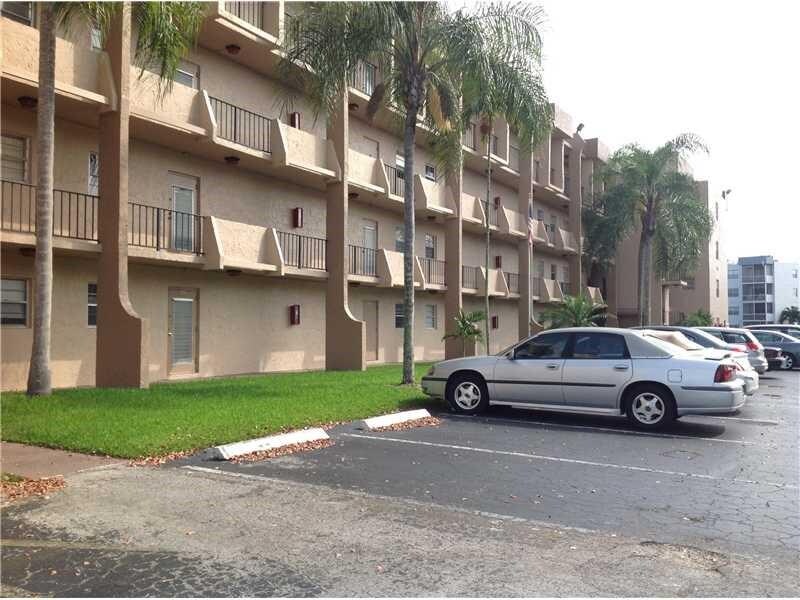 3050 Sunrise Lakes Dr E, Sunrise, FL 33322 Condo for Rent in Sunrise