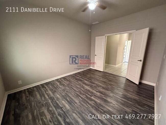 Building Photo - 2111 Danibelle Dr
