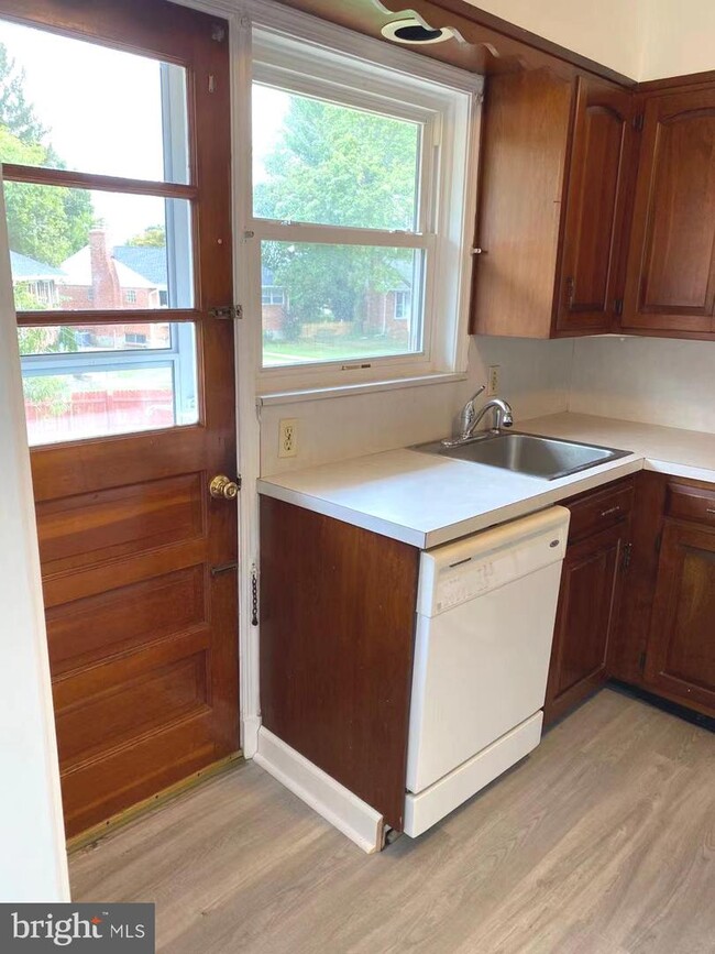 Building Photo - 1307 Malbay Dr