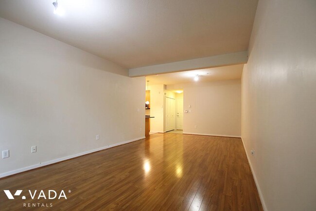 Building Photo - Finale West Studio For Rent 115-3551 Foste...