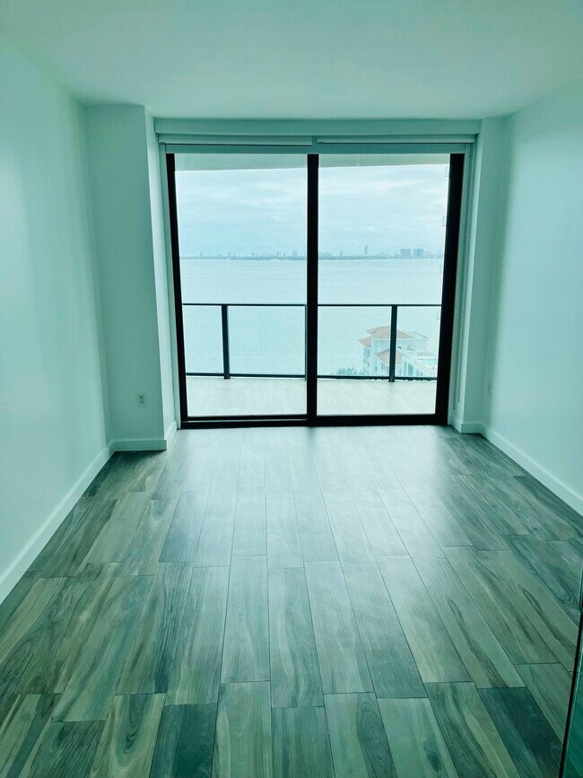 Foto del edificio - 460 NE 28th St