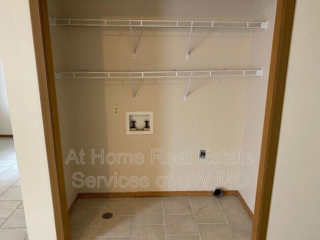 Foto del edificio - 750 S Campbell Ave