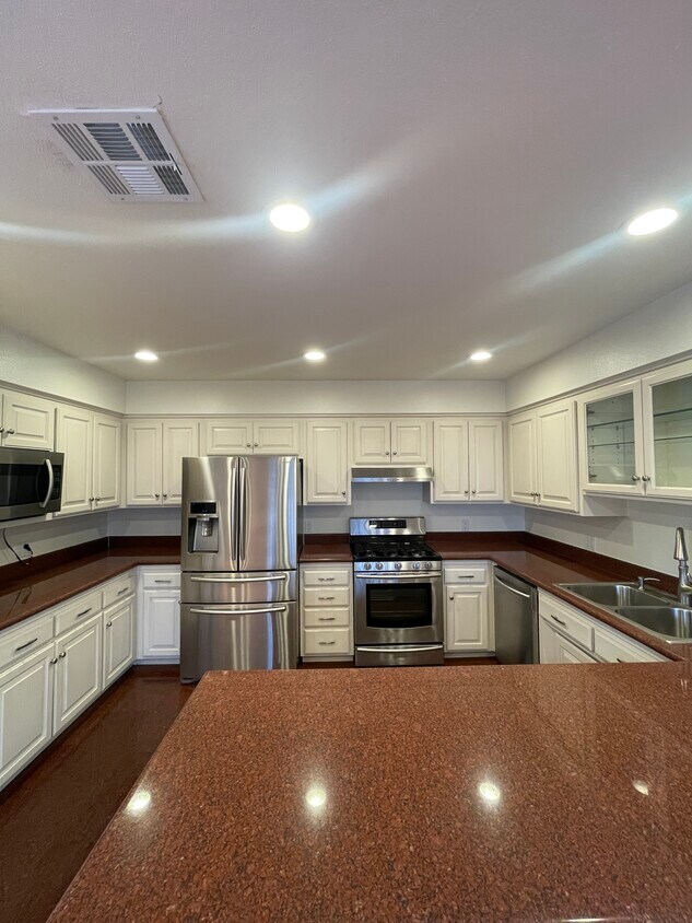 Foto principal - 3962 Oakfield Dr