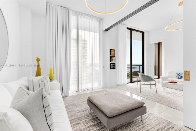 Building Photo - 2655 S Bayshore Dr