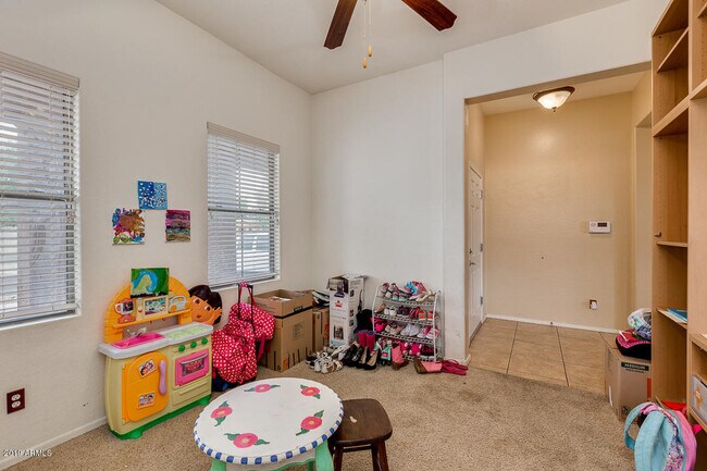 Building Photo - Charming 5 Bed 3 Bath Tolleson Home with S...