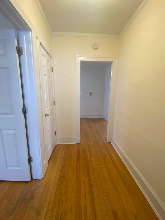 Building Photo - 5060 N Wolcott Ave
