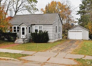 Building Photo - 405 Lindoo Ave E